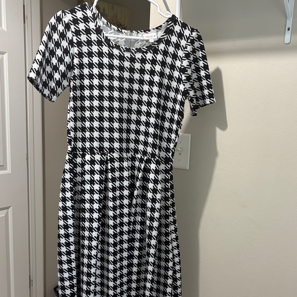 EUC LuLaRoe Women’s Black and White Houndstooth Dress